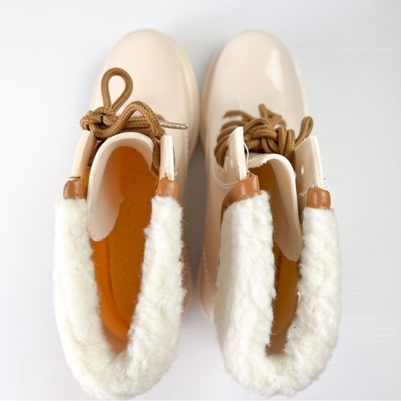 Kenneth Cole Women's size 10 Rain Lace Up Cozy Boot White/Cream - Picture 8 of 11